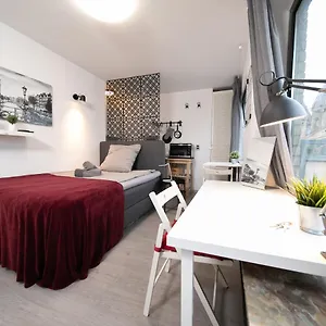 Studio Rosso - Zentral - Altstadt - Balkon - Messe Apartment